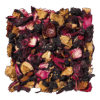 Losse blaadjes van LOOOM Berry Bliss red fruit infusion: rode hibiscusblaadjes, donkere bessen en stukjes fruit